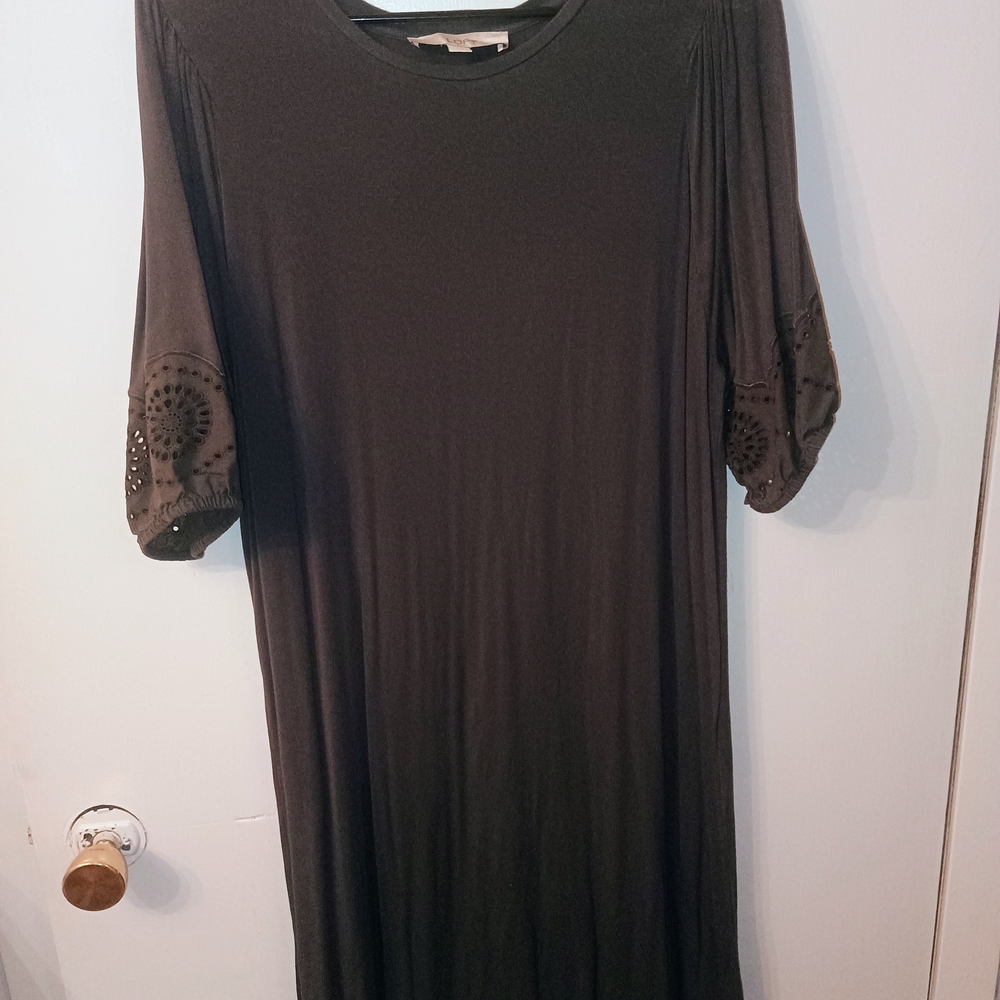 Elegant Black Dress with Lace Sleeves